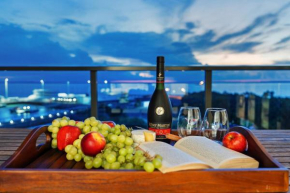 Zen By The Sea 1BR Seaview with Pool - Balcony Dining